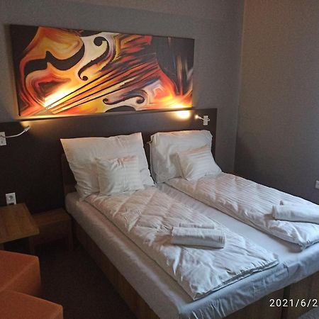 Svajci Lak Panzio Bed and Breakfast Nyíregyháza Εξωτερικό φωτογραφία
