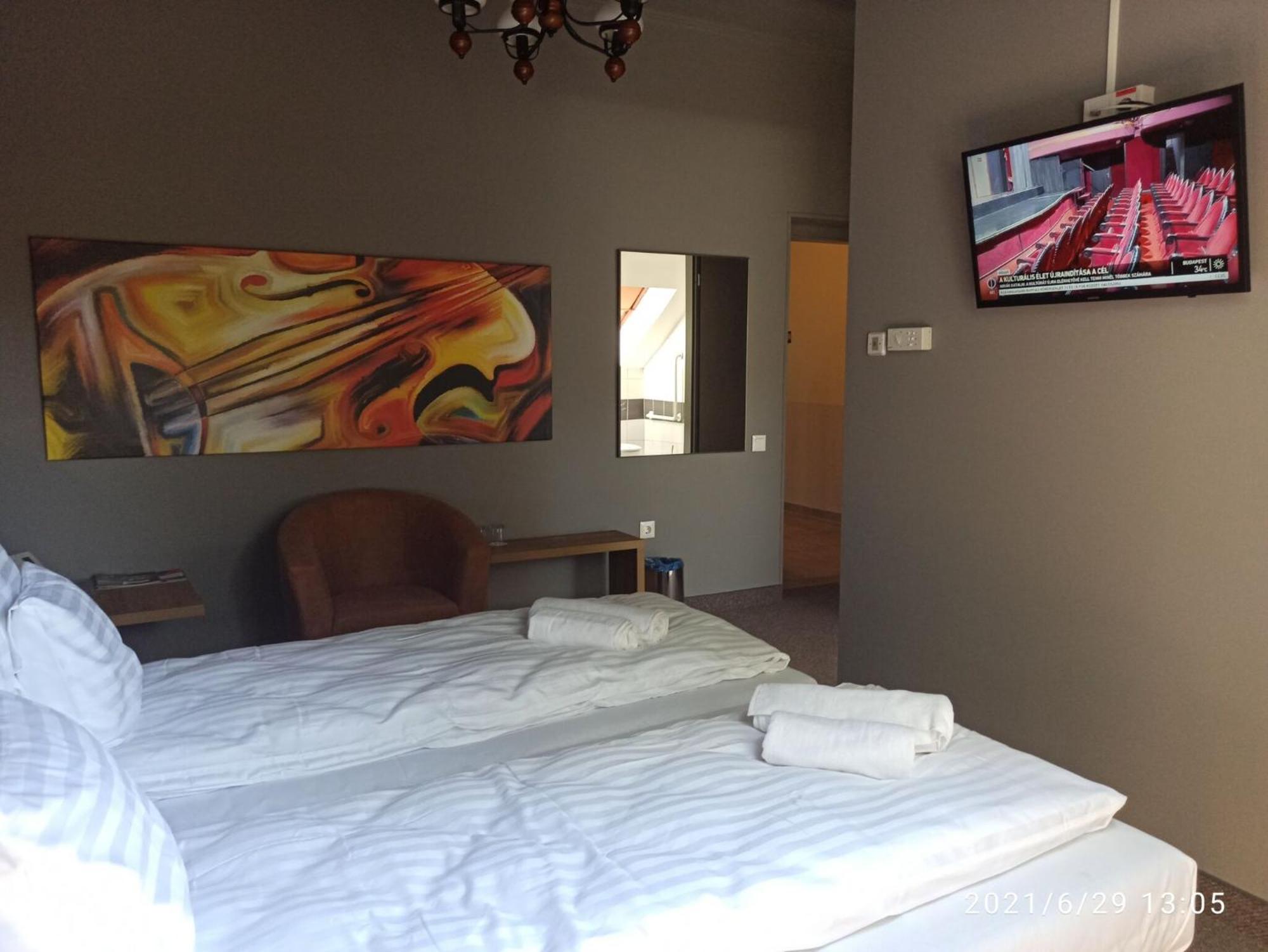 Svajci Lak Panzio Bed and Breakfast Nyíregyháza Εξωτερικό φωτογραφία