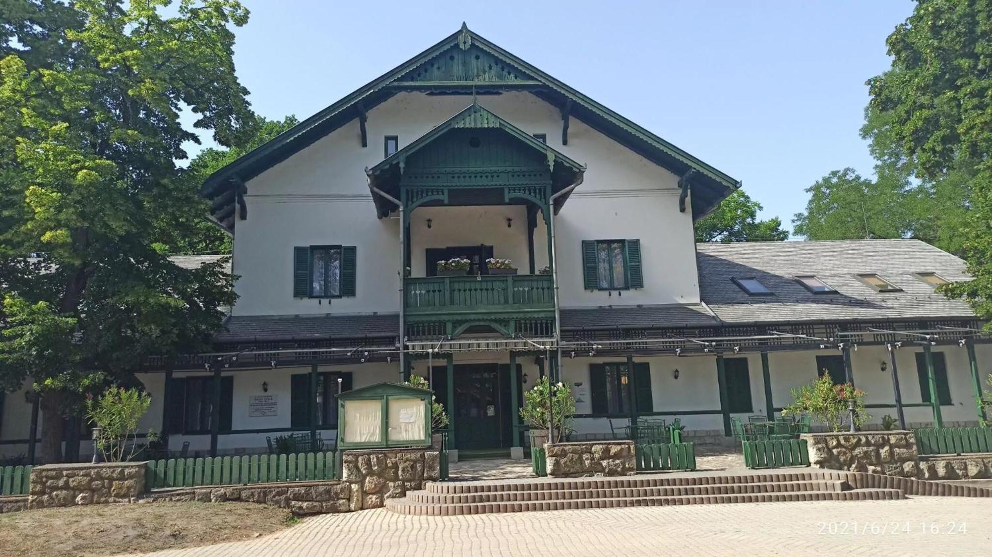 Svajci Lak Panzio Bed and Breakfast Nyíregyháza Εξωτερικό φωτογραφία